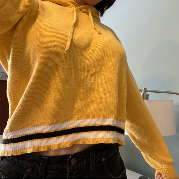 Urban heritage cropped knitted yellow hoodie - Picture 2 of 3